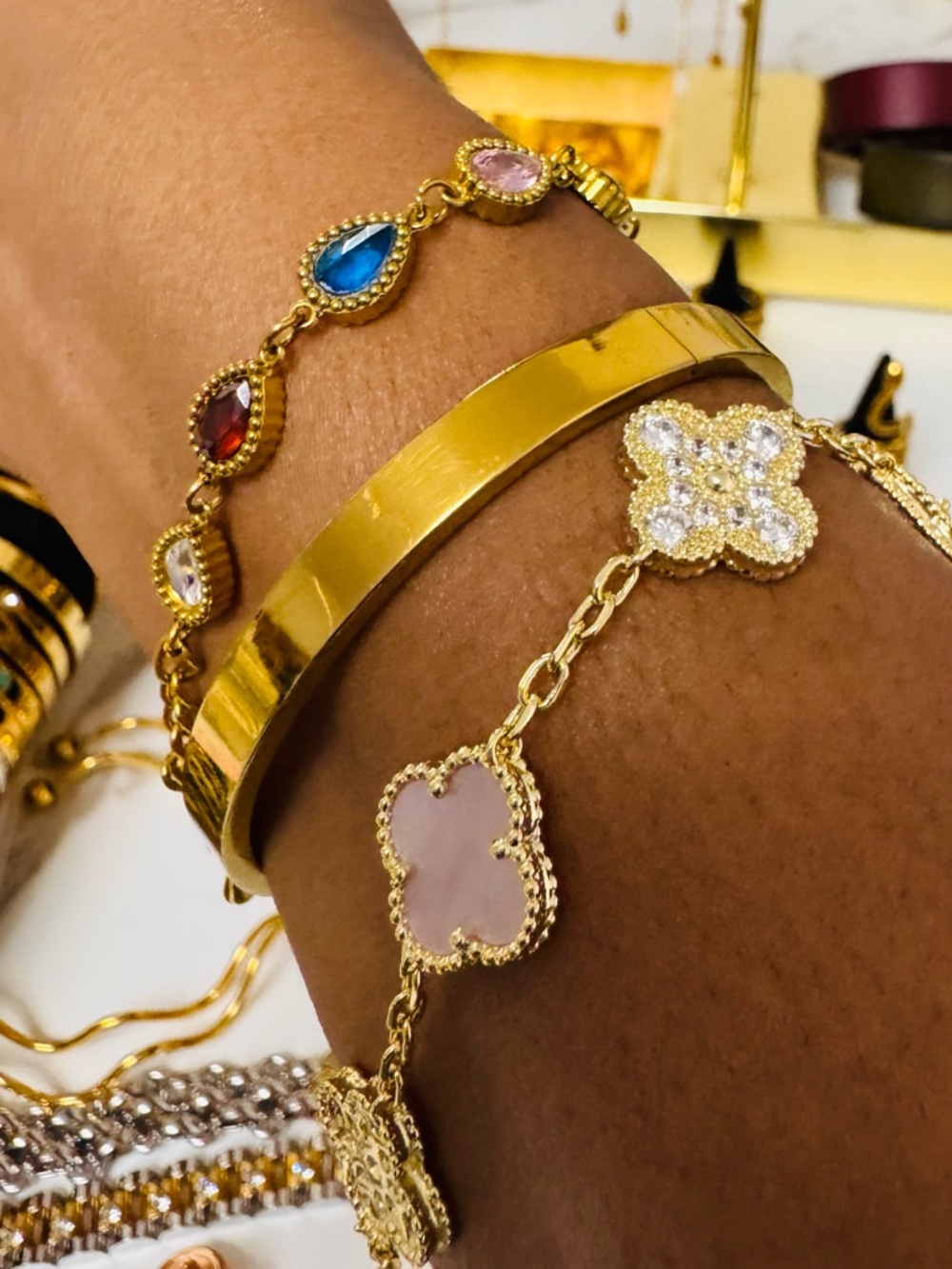 Gold Chain Bracelet with Pink Clover Accents - Picture 5 of 11